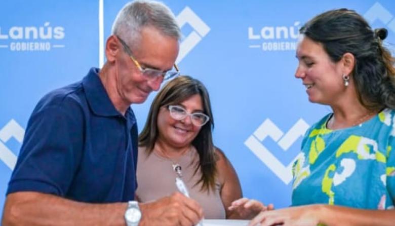 Más familias de Lanús acceden a la escritura gratuita de sus hogares