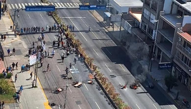 Anuncian posibles cortes y protestas por un reclamo gremial