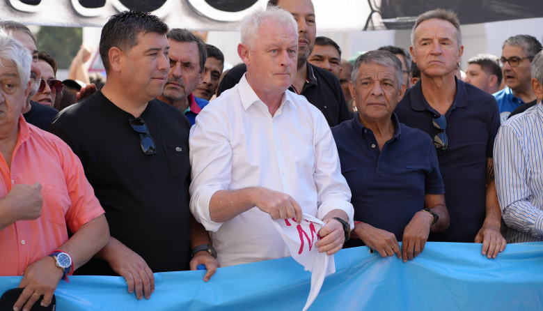 Uno de los líderes de la CGT se mostró con Máximo Kirchner y apunta a la unidad