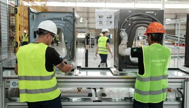 Pegar el salto: industria o dependencia