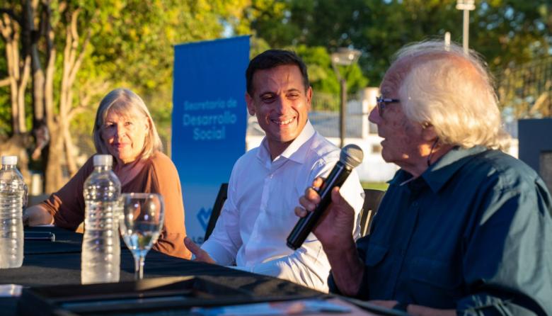Julián Álvarez participó de una charla abierta junto a Adolfo Pérez Esquivel
