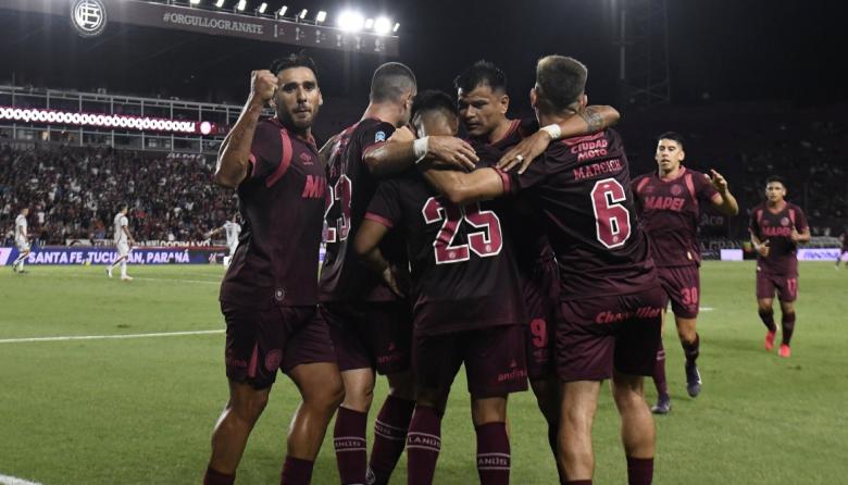Lanús vapuleó a Newell's en La Fortaleza y se mete en la lucha de arriba
