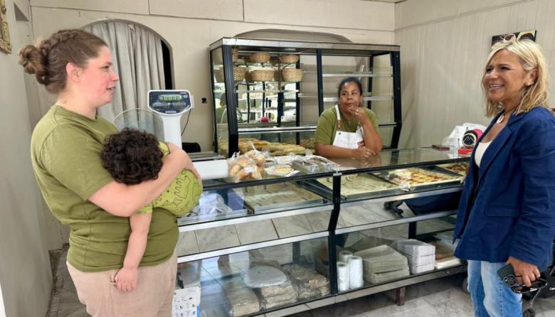 Reabrió una histórica panadería: el Municipio asistió a una emprendedora