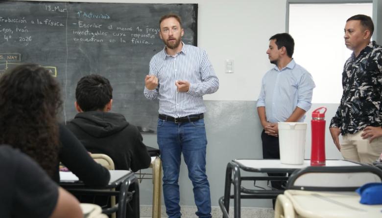Otermín recorrió la renovada Escuela Secundaria N°47