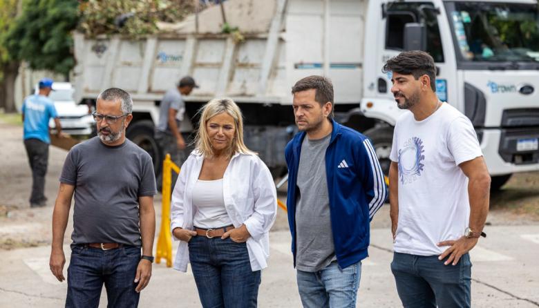 Fabiani y Eichel supervisaron el funcionamiento de nueva maquinaria vial en los barrios