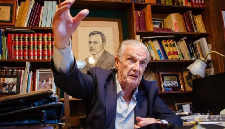 Casella alertó sobre el deterioro institucional y la debilidad del Congreso