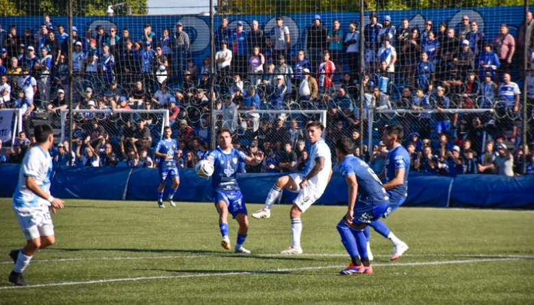 Temperley igualó en Libertad con Midland