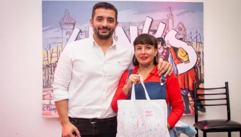 Balladares entregó kits escolares y guardapolvos