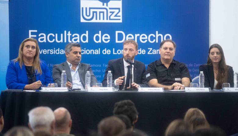 Otermín encabezó el primer Foro del Consejo de Seguridad y Justicia de Lomas de Zamora