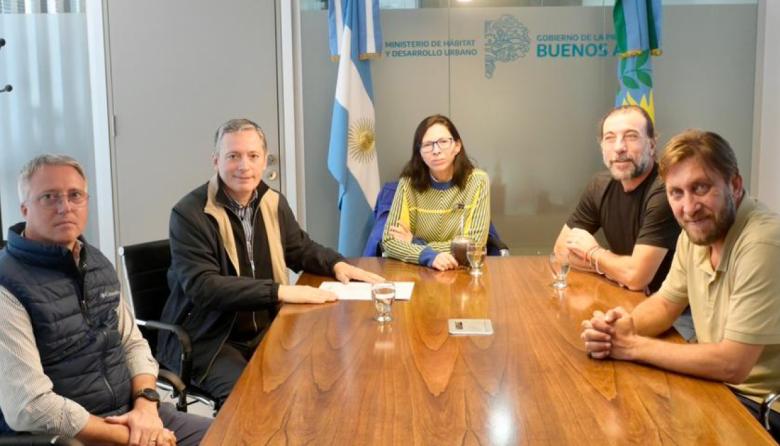 Gray y Batakis analizaron obras de viviendas en San Agustín y Juan Pablo II