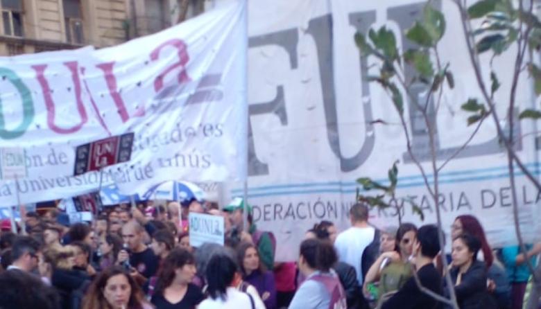 Docentes y nodocentes de la UNLa van al paro