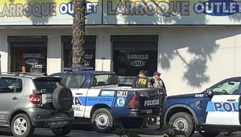 Mega allanamiento en la feria de Larroque