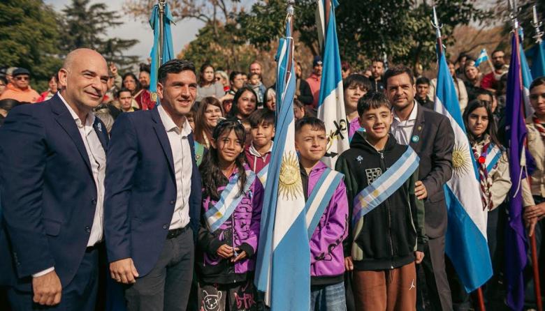 Con una gran fiesta patria, Almirante Brown celebró un nuevo aniversario de la Revolución de Mayo