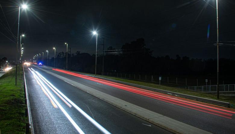 El Municipio coloca nuevos equipos de luces Led en un tramo de la avenida Monteverde y sus colectoras