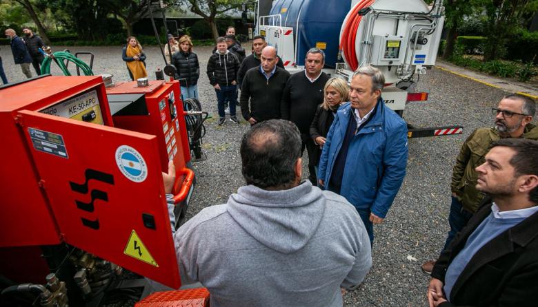 El Municipio presentó una flota de máquinas, camiones y ambulancias