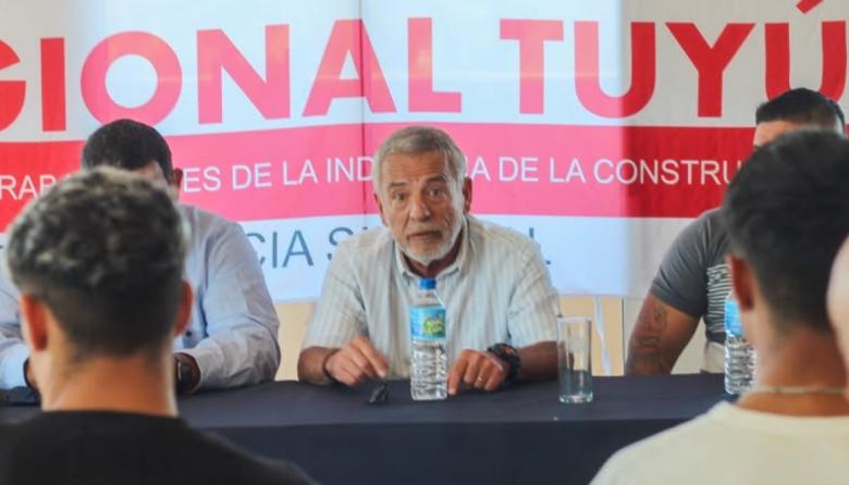 “La construcción privada puede avanzar por la inocencia fiscal y la casi esclavitud de los trabajadores”