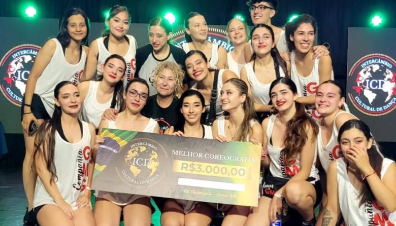 Un grupo de danza de Llavallol fue premiado en Brasil y sueña con llegar a Disney