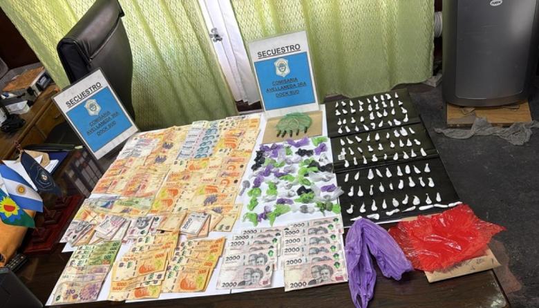 Allanamientos por narcomenudeo: secuestran cocaína, marihuana, municiones y dinero