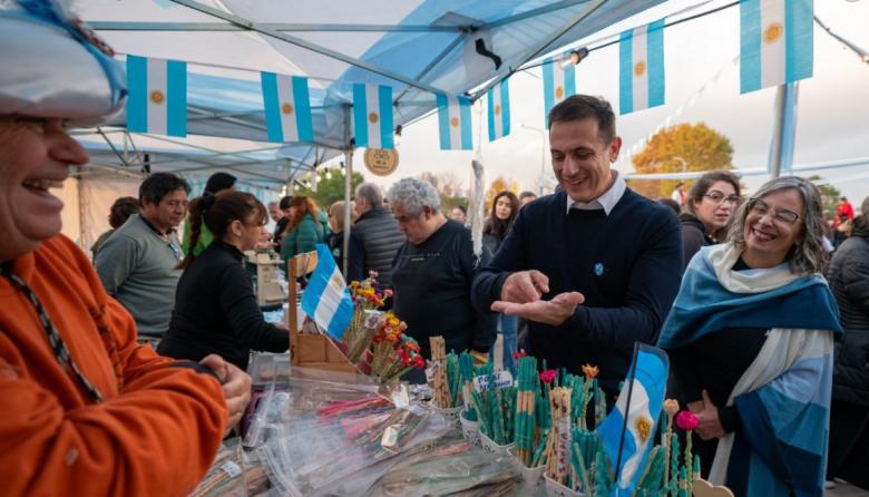 Julián Álvarez y la comunidad lanusense celebraron el 25 de mayo en la Peña de la Patria