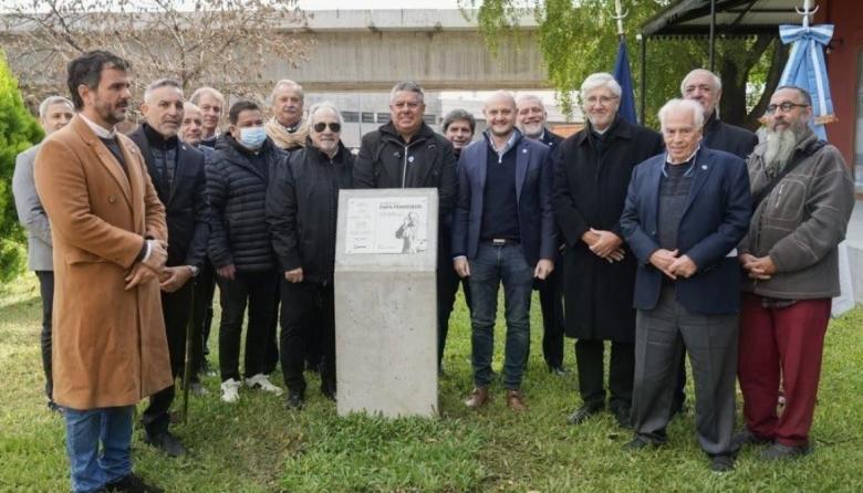 El CEAMSE recordó al Papa Francisco con homenaje encabezado por "Chiqui" Tapia