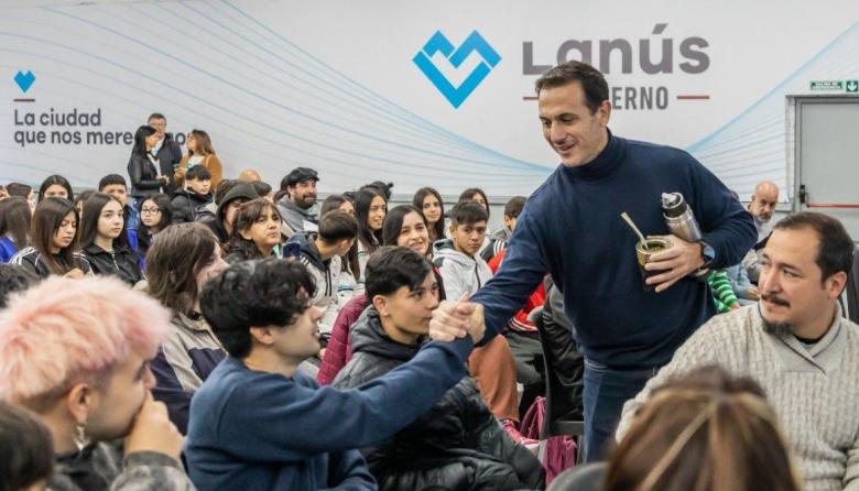 Julián Álvarez lanzó el programa “Futuro Memoria” junto a 230 jóvenes de escuelas secundarias