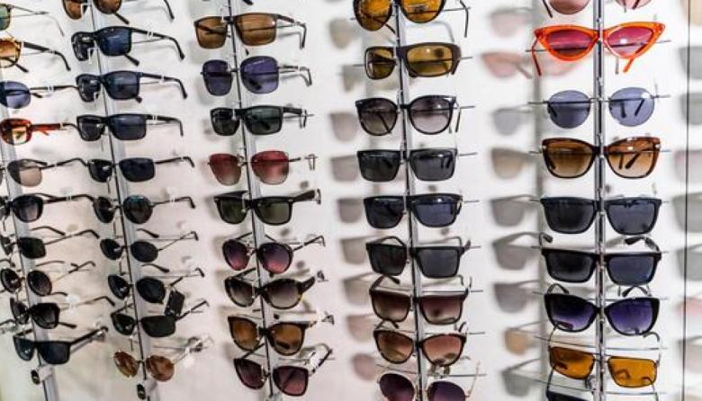 Lanzan un acuerdo de precios con ópticas con descuentos del 30% para adultos mayores