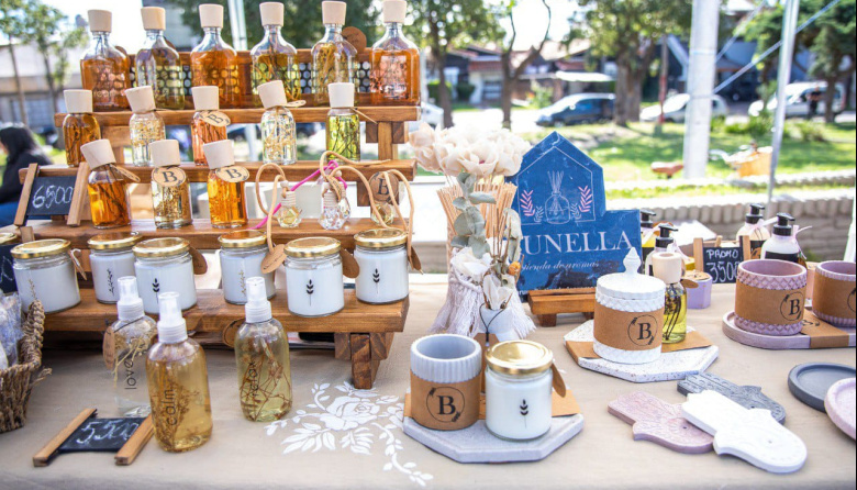 Feria de Artesanías, Paseo de Compras y Puestos Gastronómicos
