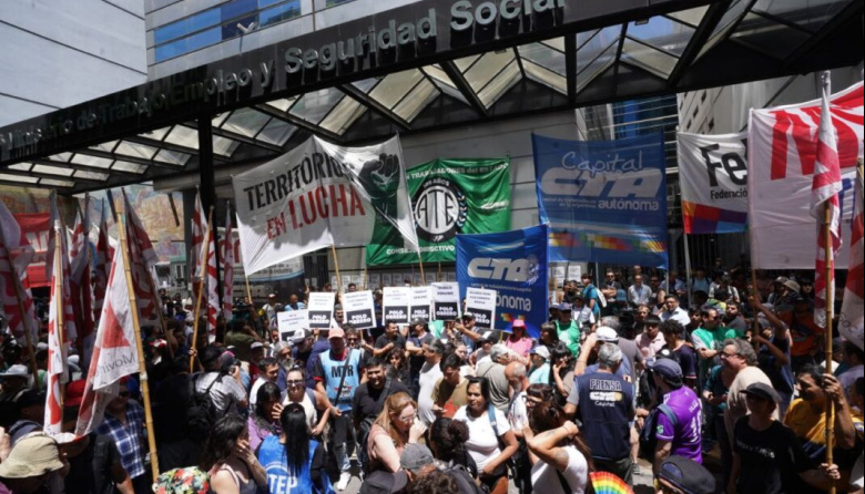 La vigencia de los convenios colectivos, la primera batalla contra la reforma laboral libertaria