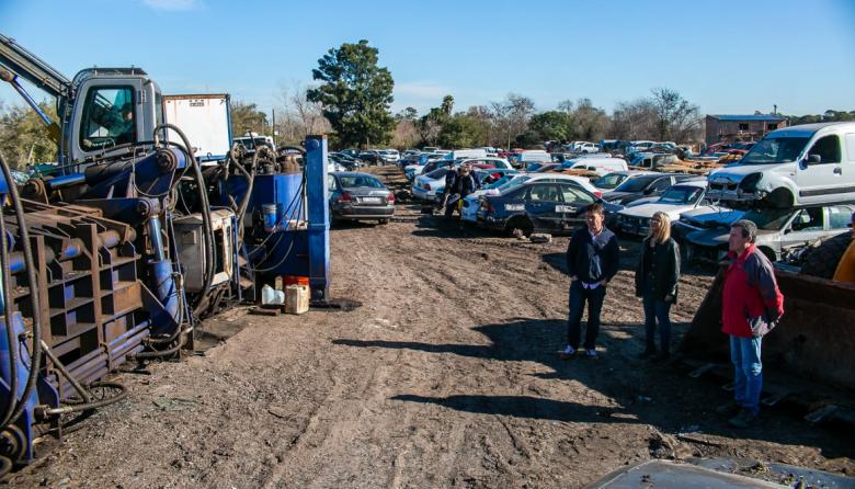 El Municipio compactó 900 motos y autos abandonados o secuestrados en operativos viales