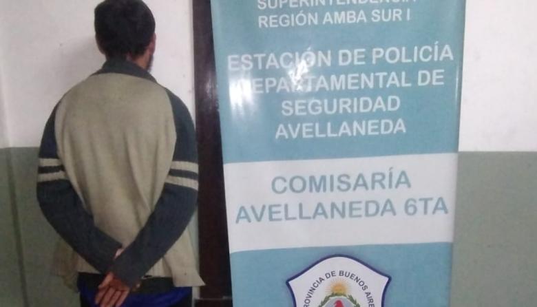 Recorría el barrio y arrancaba los picaportes de las puertas