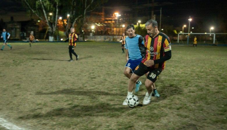 Inauguran la nueva iluminación de la cancha histórica del club 1º de Mayo