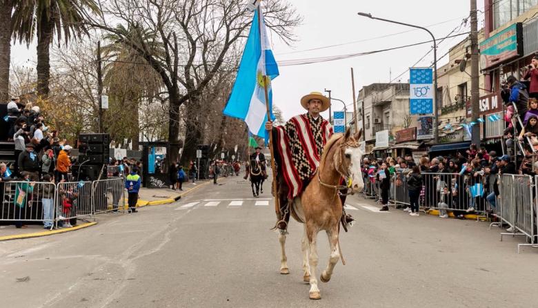 Almirante Brown celebra el Día de la Independencia con acto y desfile