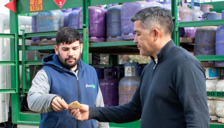 Barrio San Norberto: operativo de recarga de garrafas