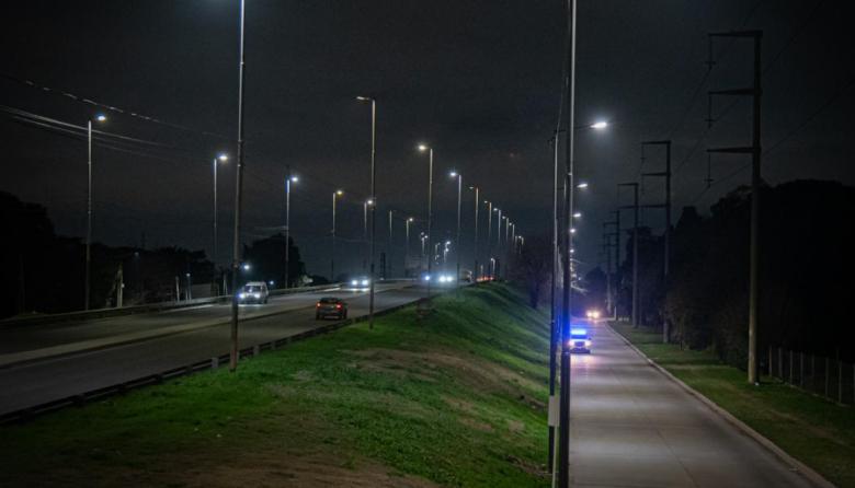 Almirante Brown avanza con la instalación de luces LED en las colectoras de Ruta 4