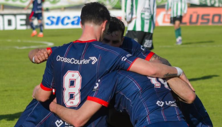 Talleres ganó y quedó como único puntero