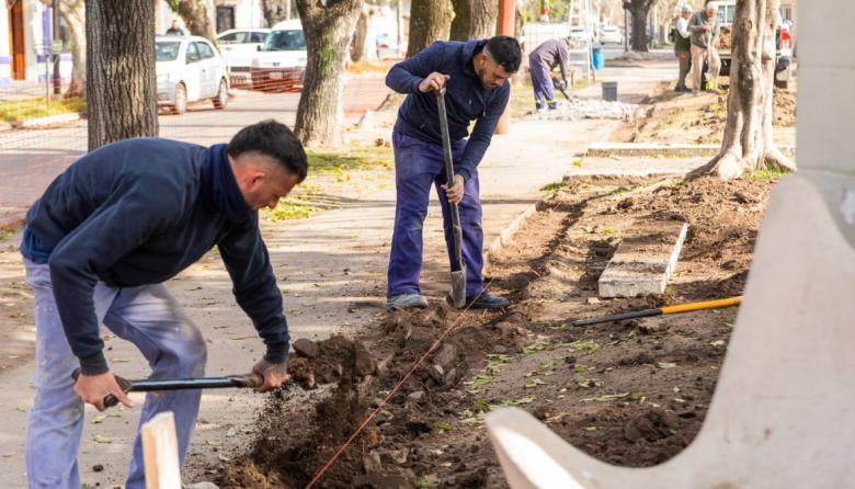 Puesta en valor de la plaza José Hernández