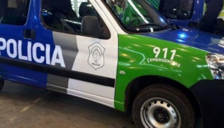 Les tiraron piedras, les apuntaron con un arma tumbera y casi los apuñalaron: feroz ataque a policías