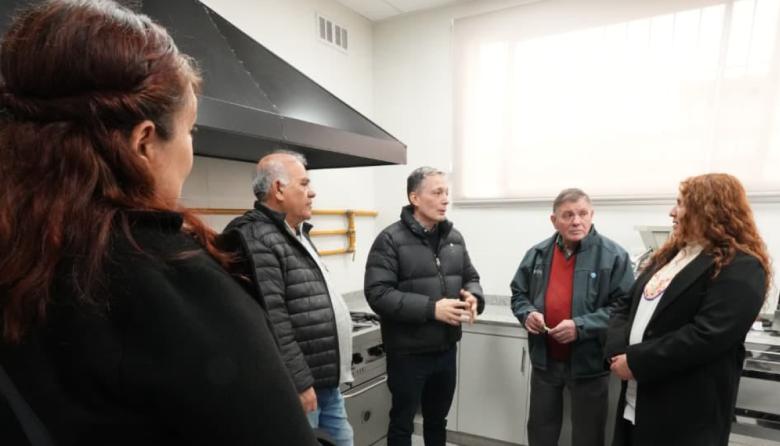 Gray inauguró obras en la escuela 17 de El Jagüel