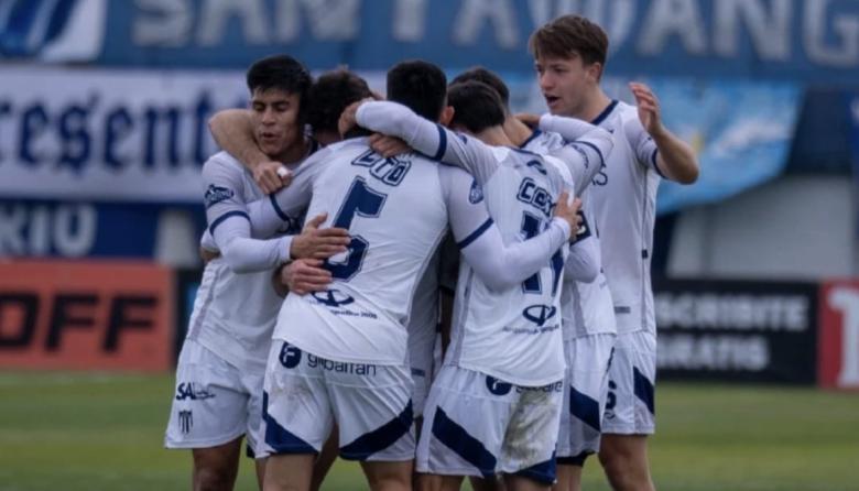 Tristán Suárez volvió a ganar y sigue en la pelea