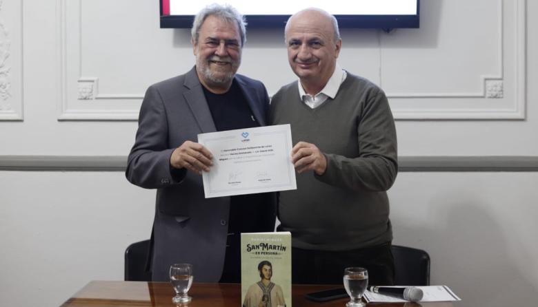 Daniel Miguez presentó su libro en el HCD Lanús tras ser declarado Vecino Destacado