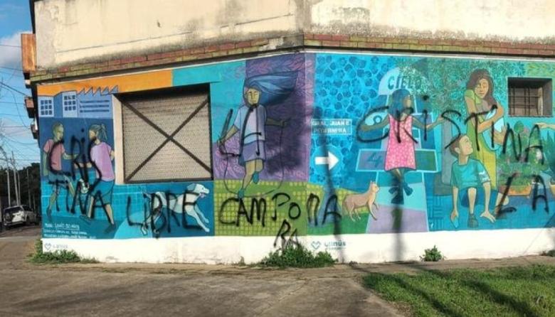 Julián Álvarez denunció actos vandálicos y "campaña sucia" contra La Cámpora
