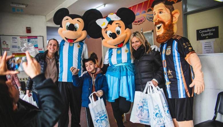 El Municipio sorprendió con regalos a los niños en los hospitales Oñativia y Meléndez