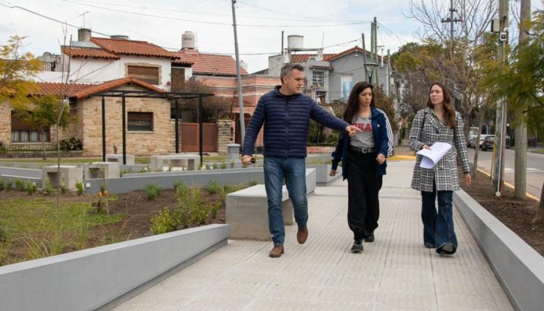 Renuevan las plazoletas del Corredor Lugones y avanza el trabajo en la plaza José Hernández