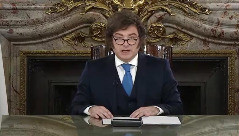 Las decisiones las toma "el poder financiero tecnológico internacional", alertó Vacarezza