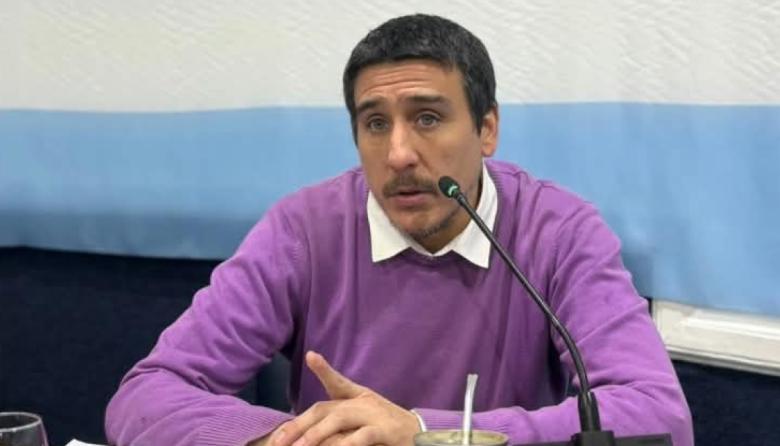 Navarro llamó a recuperar “la agenda de la calle” y cuestionó las prácticas de las billeteras virtuales