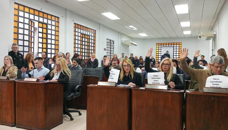 Cruces en el Concejo por el archivo de reclamos vecinales y el endeudamiento familiar