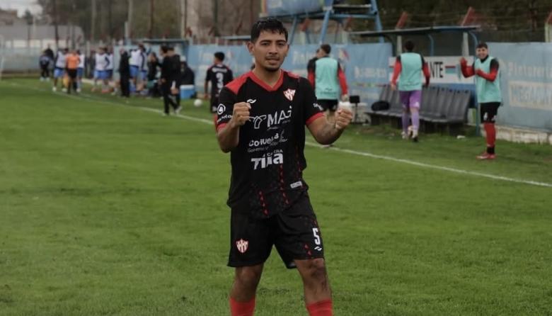 Cañuelas ganó y sigue prendido en la punta