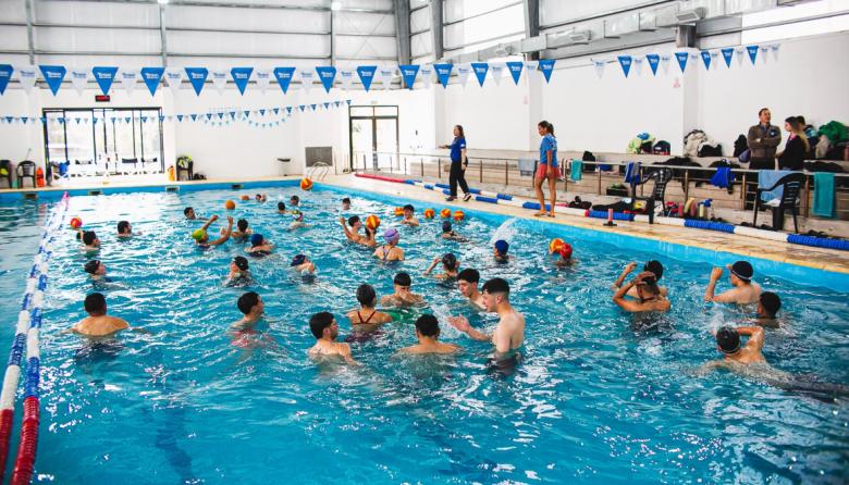 Más de 750 vecinos acuden al Natatorio y Polideportivo de Calzada