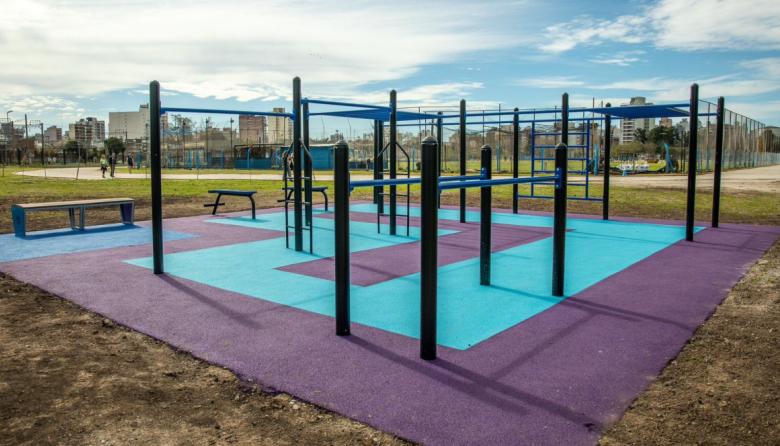 Inauguran el nuevo centro de calistenia del Parque Central Las Colonias