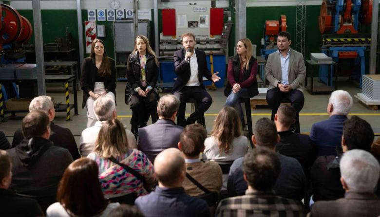 Otermín encabezó el acto del Día de la Industria junto a empresarios de Lomas de Zamora